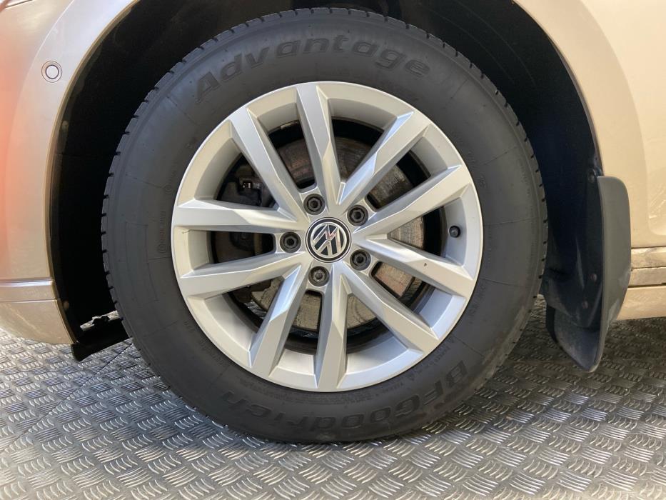 VOLKSWAGEN Passat 2016