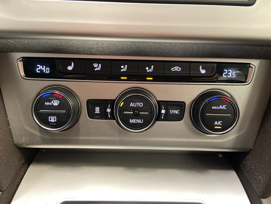 VOLKSWAGEN Passat 2016