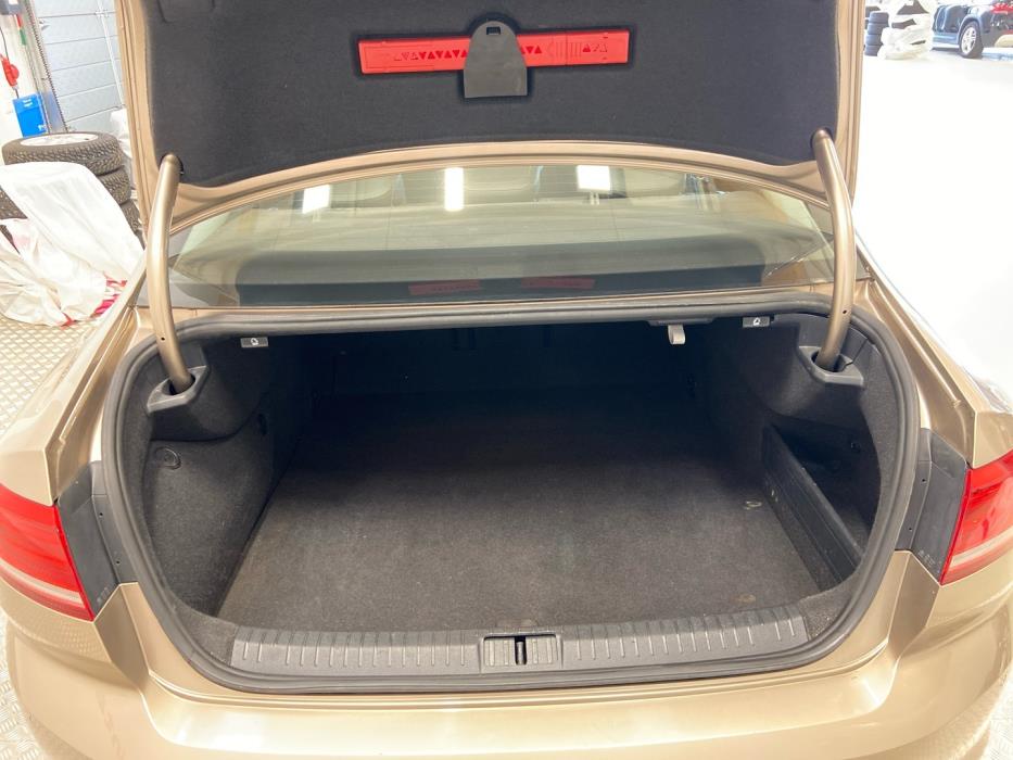 VOLKSWAGEN Passat 2016