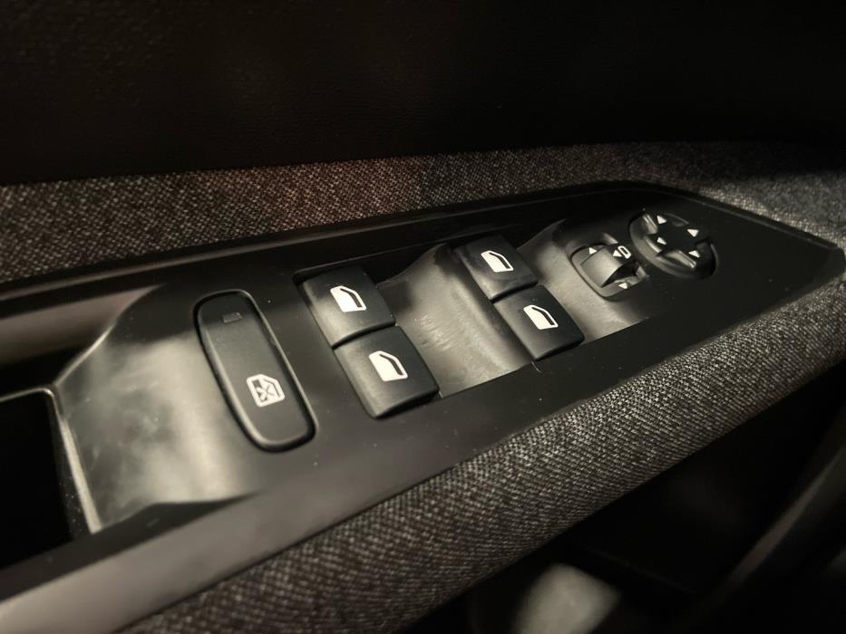 PEUGEOT 5008 2018