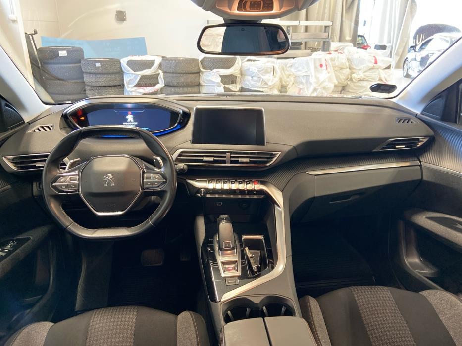 PEUGEOT 5008 2018