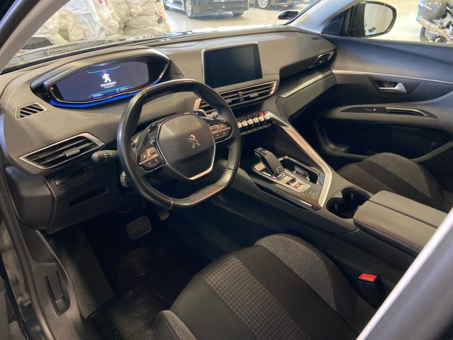 PEUGEOT 5008 2018