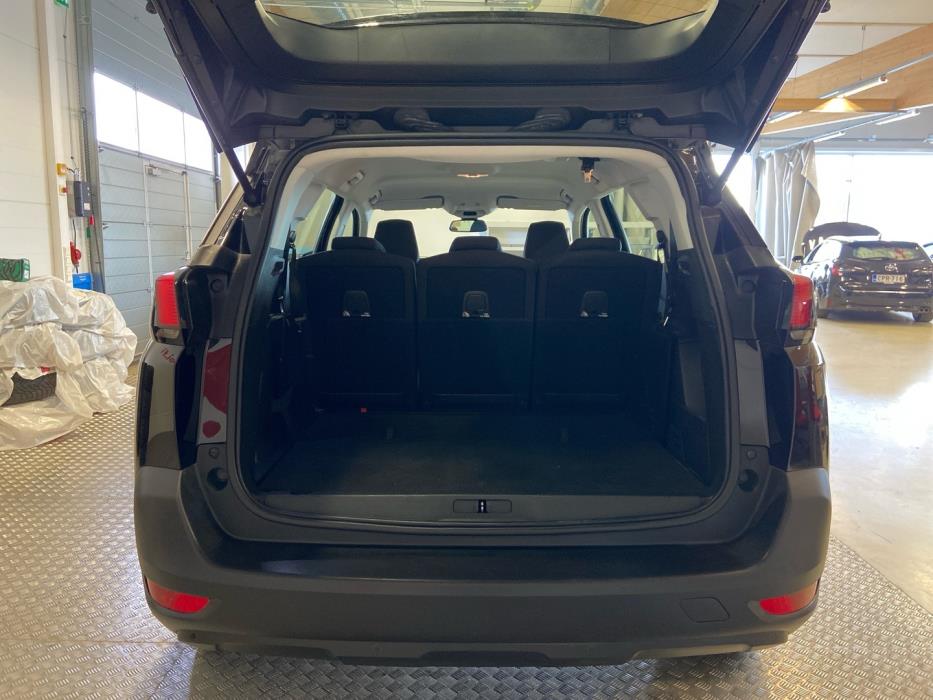 PEUGEOT 5008 2018