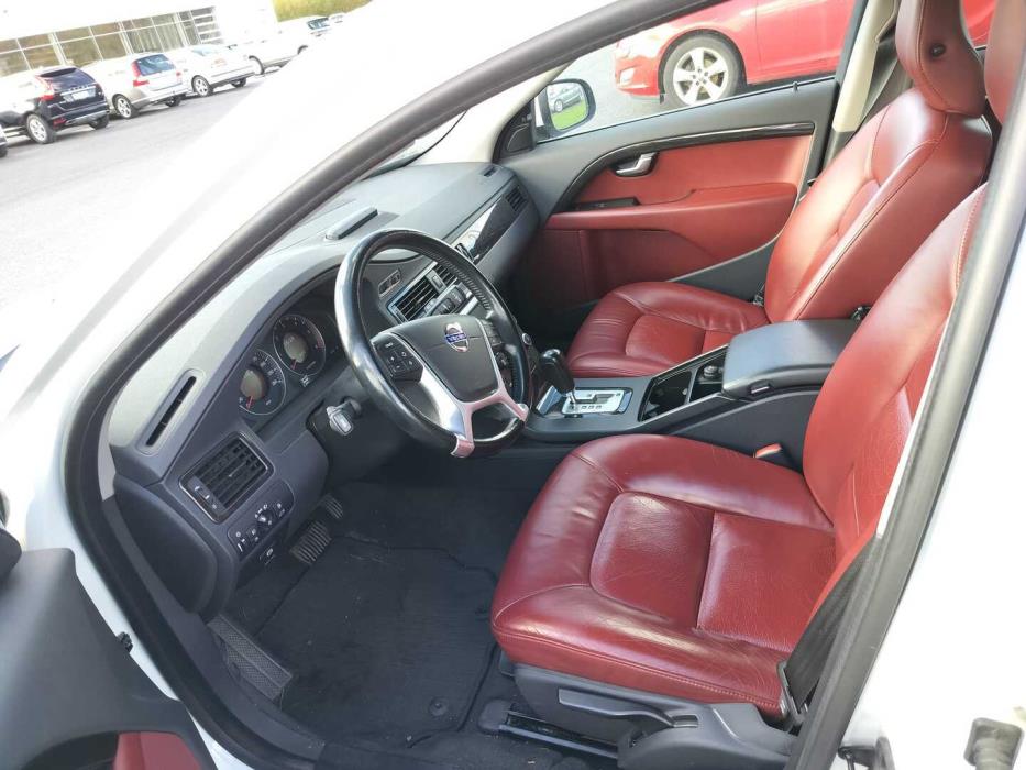 VOLVO V70 2010