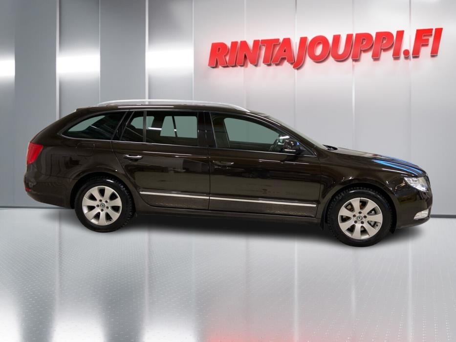 SKODA Superb 2012