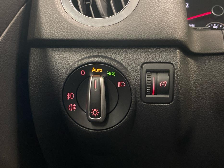VOLKSWAGEN Tiguan 2012