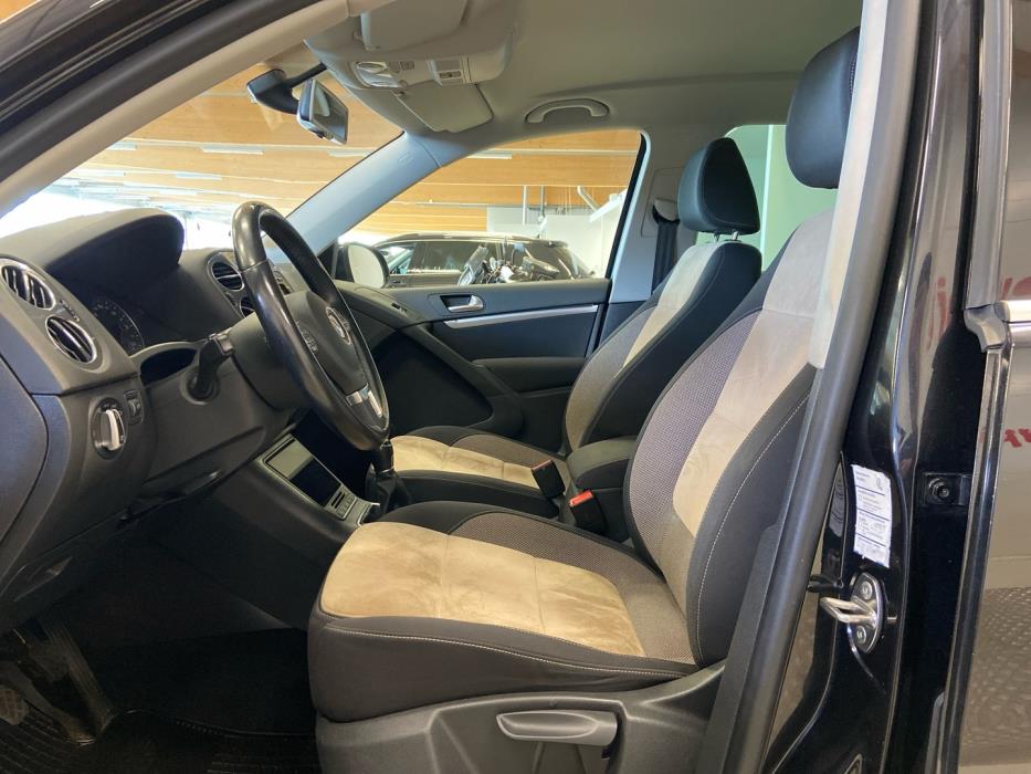 VOLKSWAGEN Tiguan 2012