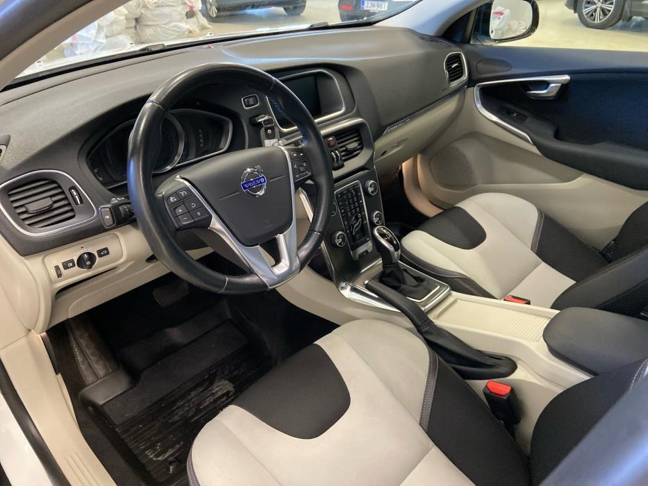 VOLVO V40 Cross Country 2014