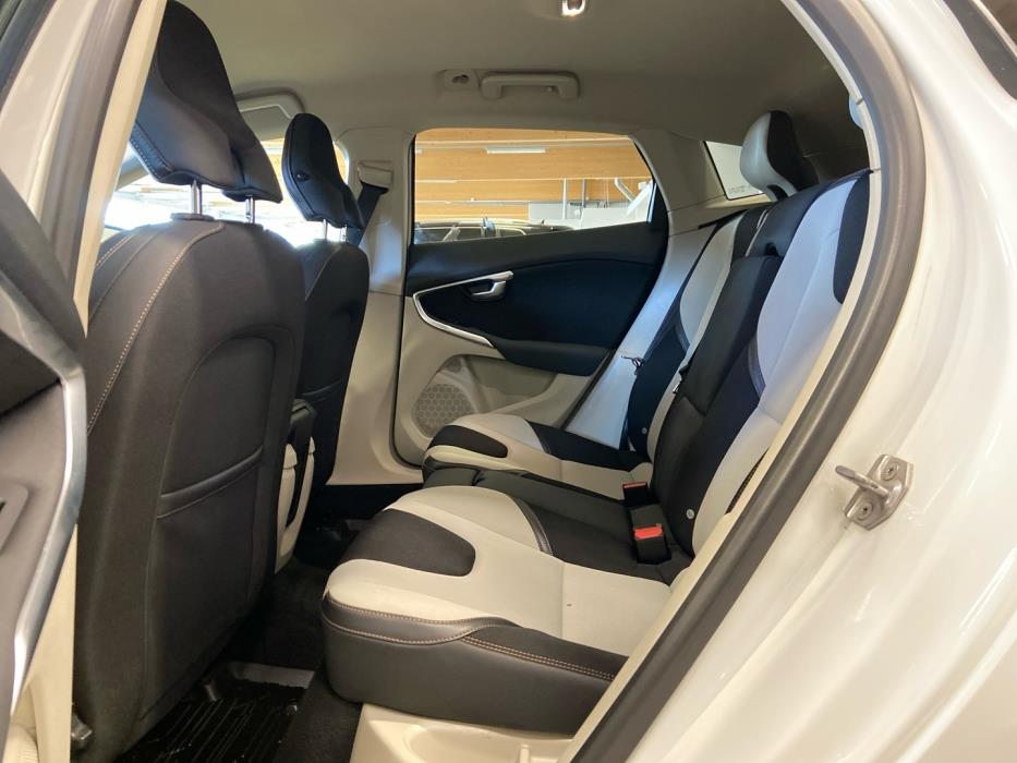 VOLVO V40 Cross Country 2014