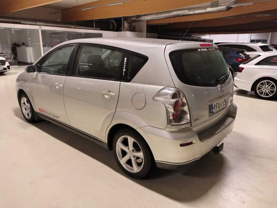 TOYOTA Corolla Verso 2005