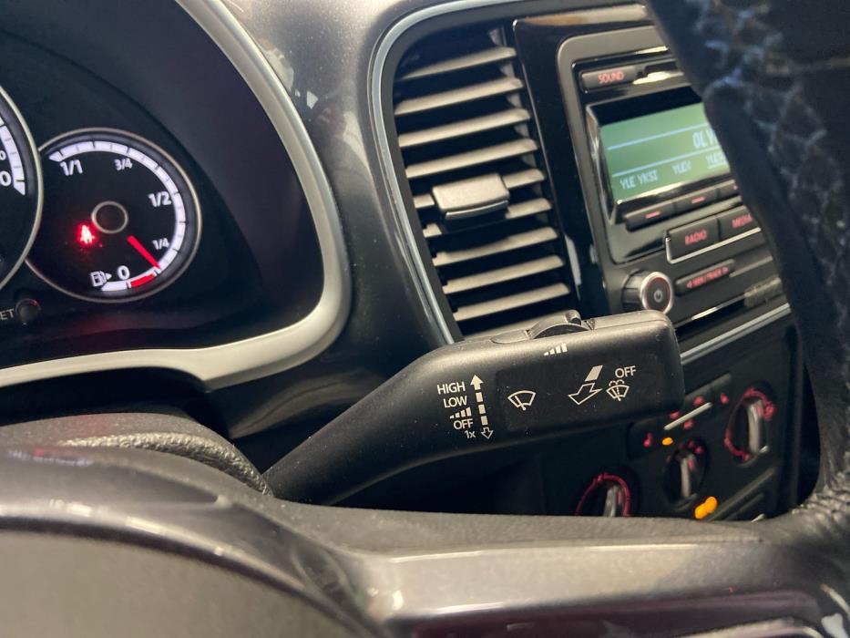 VOLKSWAGEN Beetle 2013