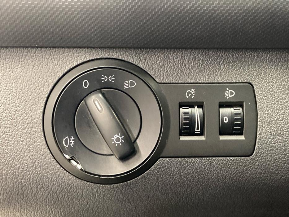 VOLKSWAGEN Caddy 2011