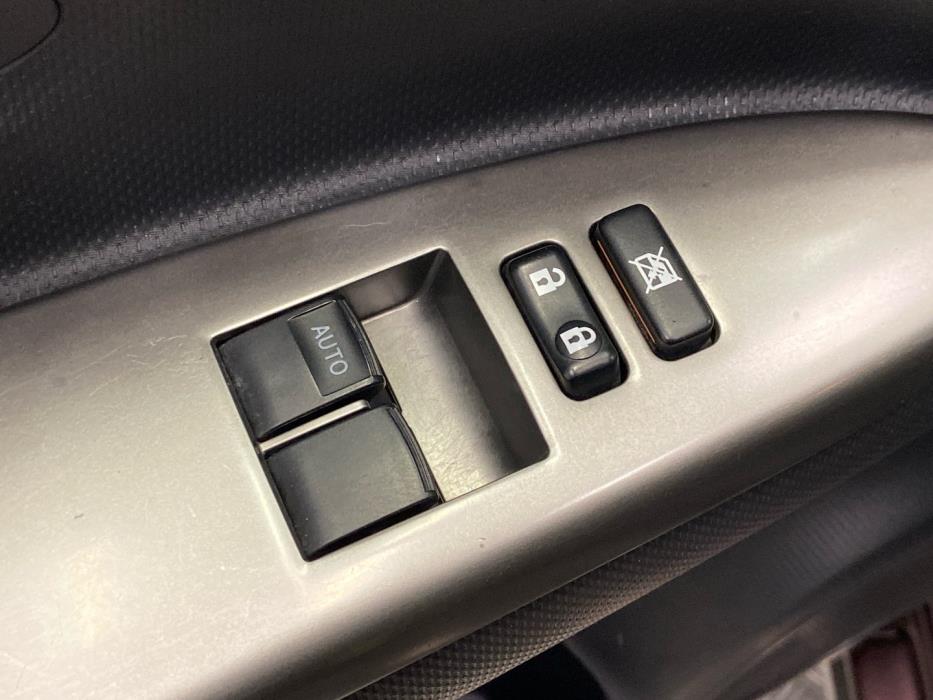 TOYOTA Urban Cruiser 2012