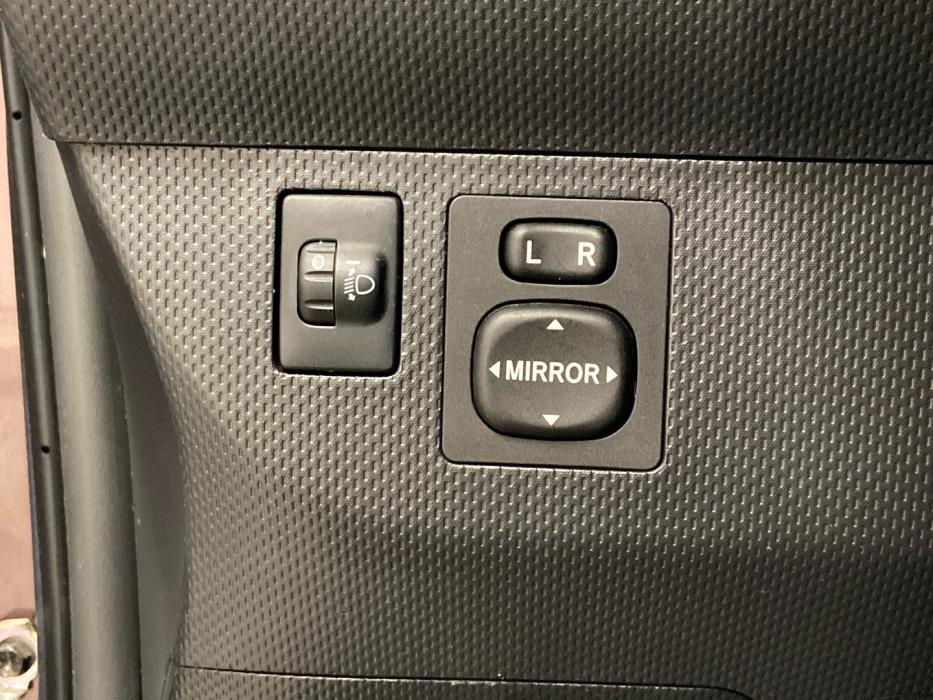 TOYOTA Urban Cruiser 2012