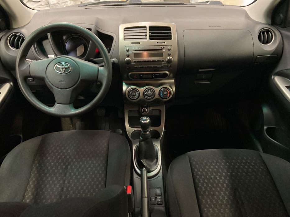 TOYOTA Urban Cruiser 2012