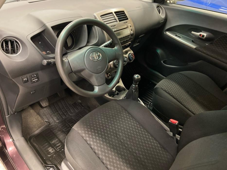 TOYOTA Urban Cruiser 2012