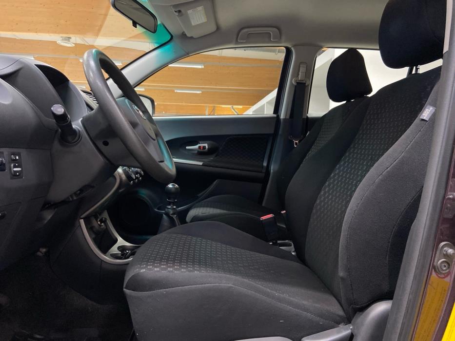 TOYOTA Urban Cruiser 2012