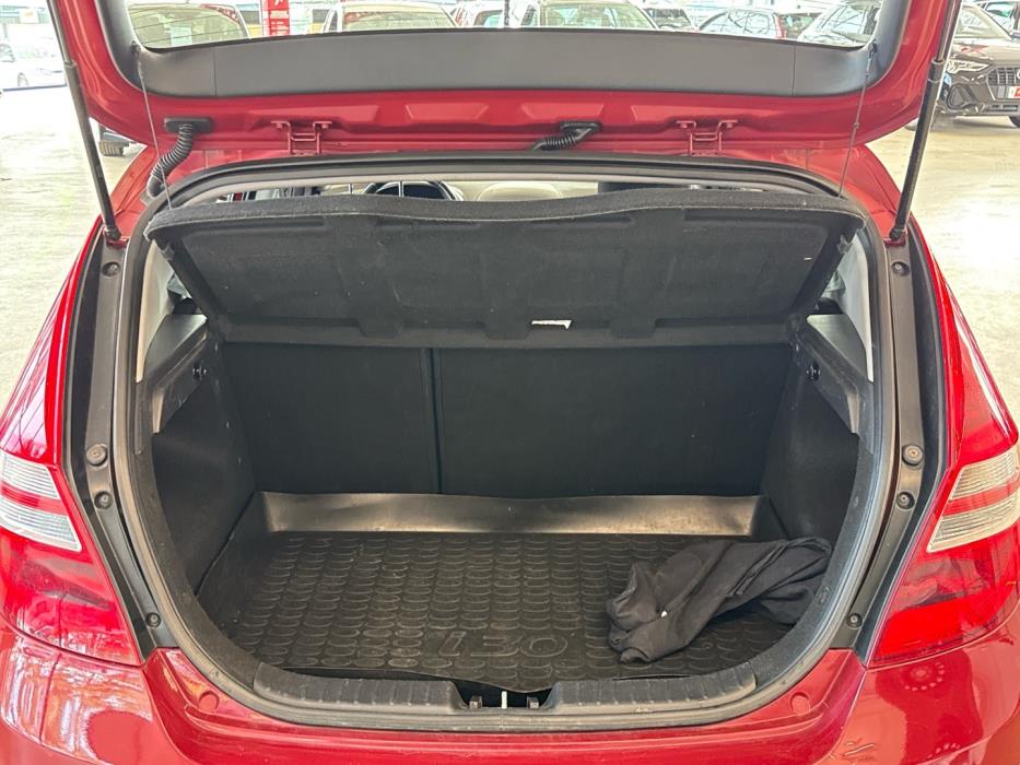 HYUNDAI i30 2010