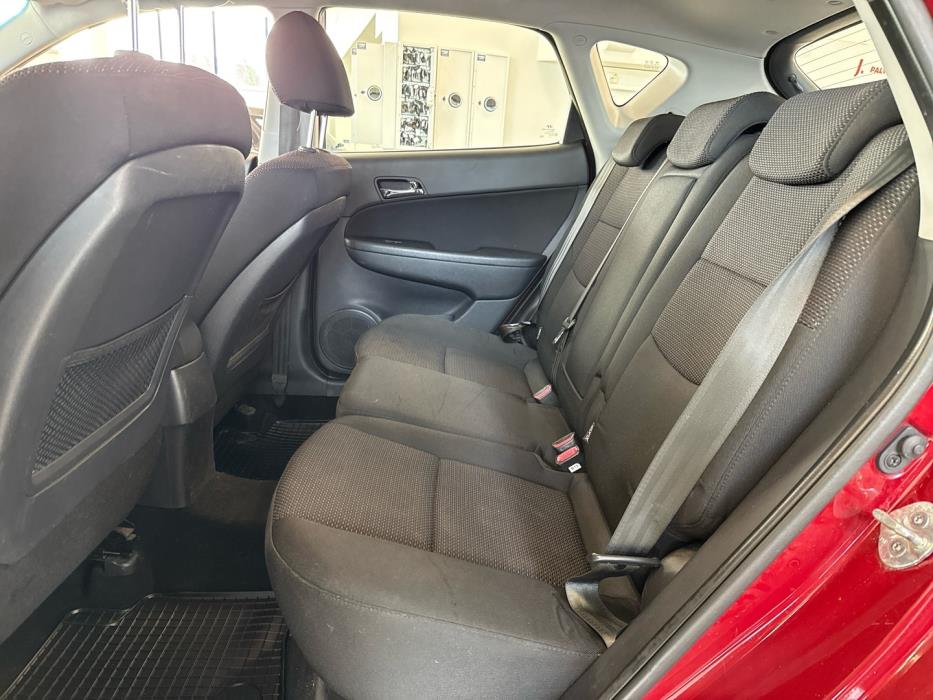 HYUNDAI i30 2010