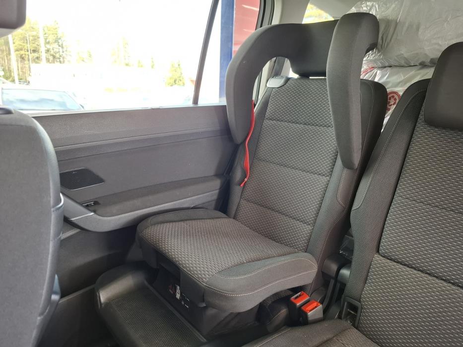 VOLKSWAGEN Touran 2016