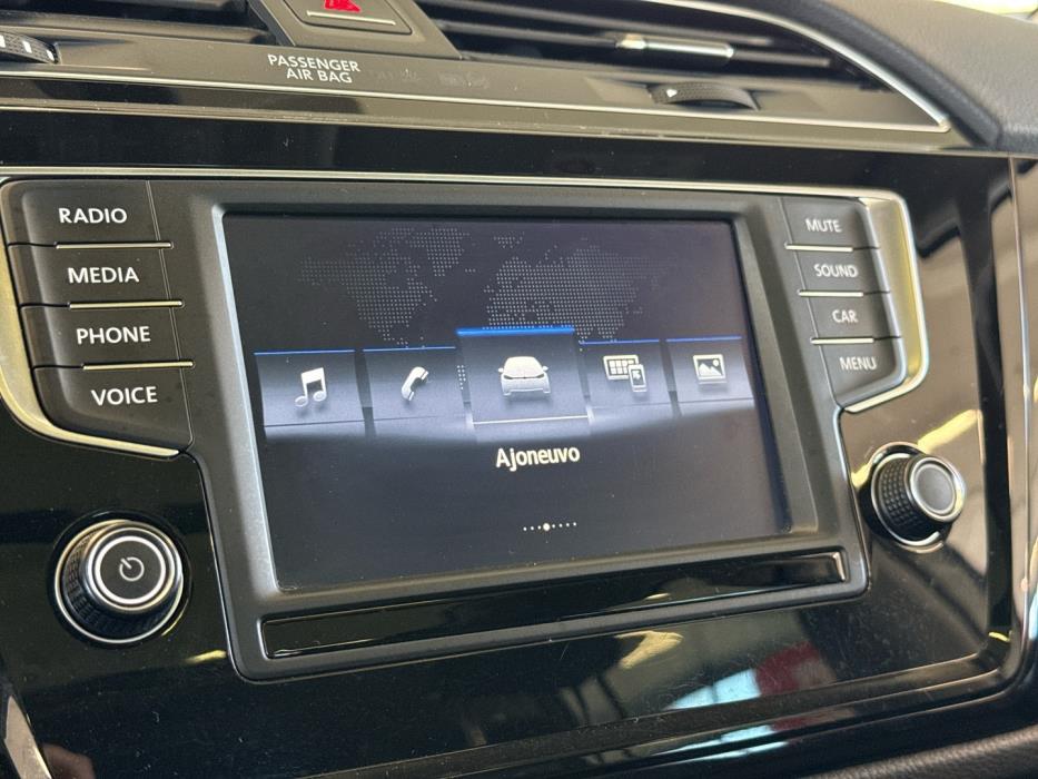 VOLKSWAGEN Touran 2016