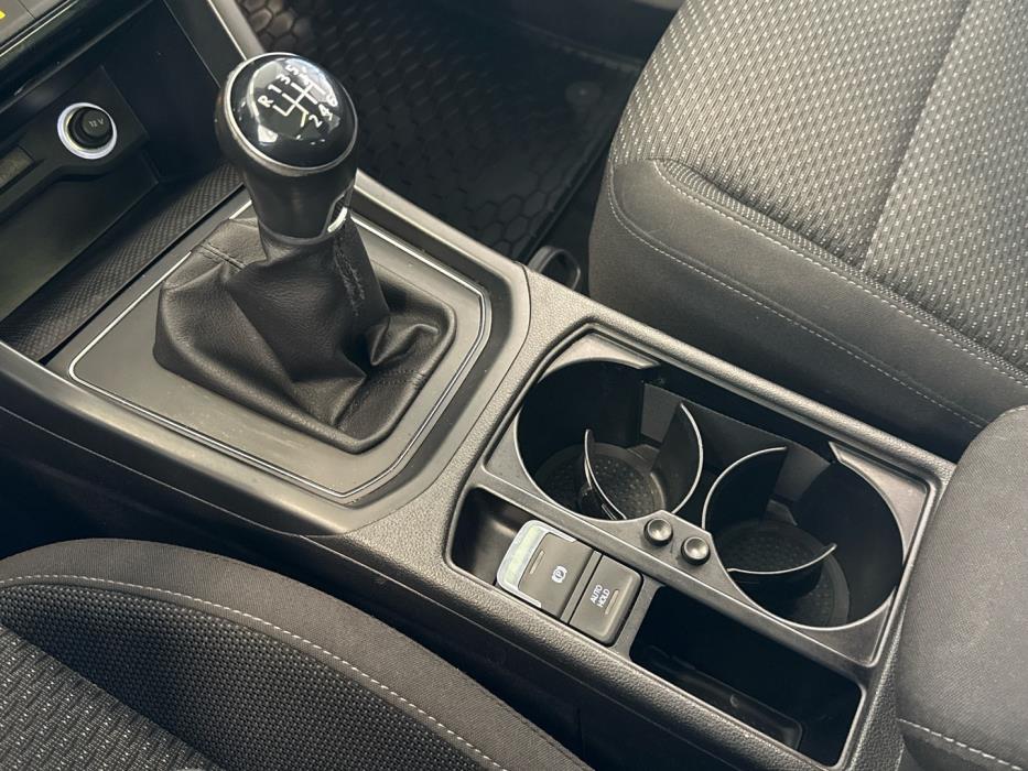 VOLKSWAGEN Touran 2016