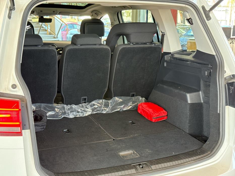 VOLKSWAGEN Touran 2016