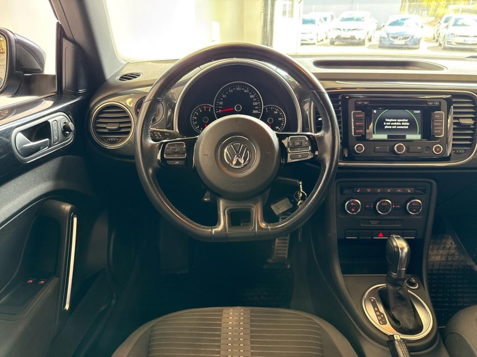 VOLKSWAGEN Beetle 2012