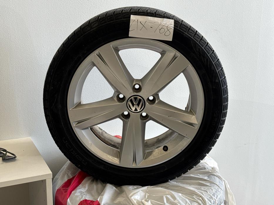 VOLKSWAGEN Beetle 2012