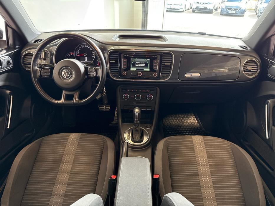 VOLKSWAGEN Beetle 2012