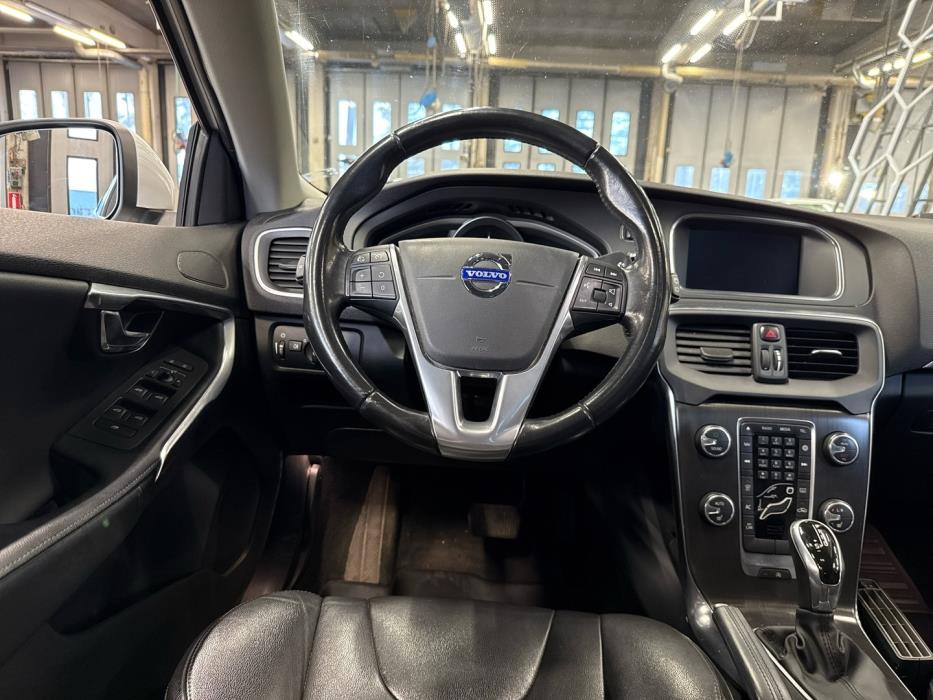 VOLVO V40 2015