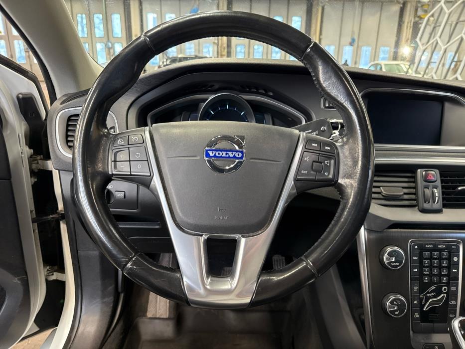 VOLVO V40 2015