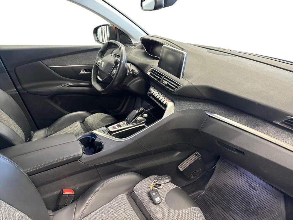PEUGEOT 3008 2019