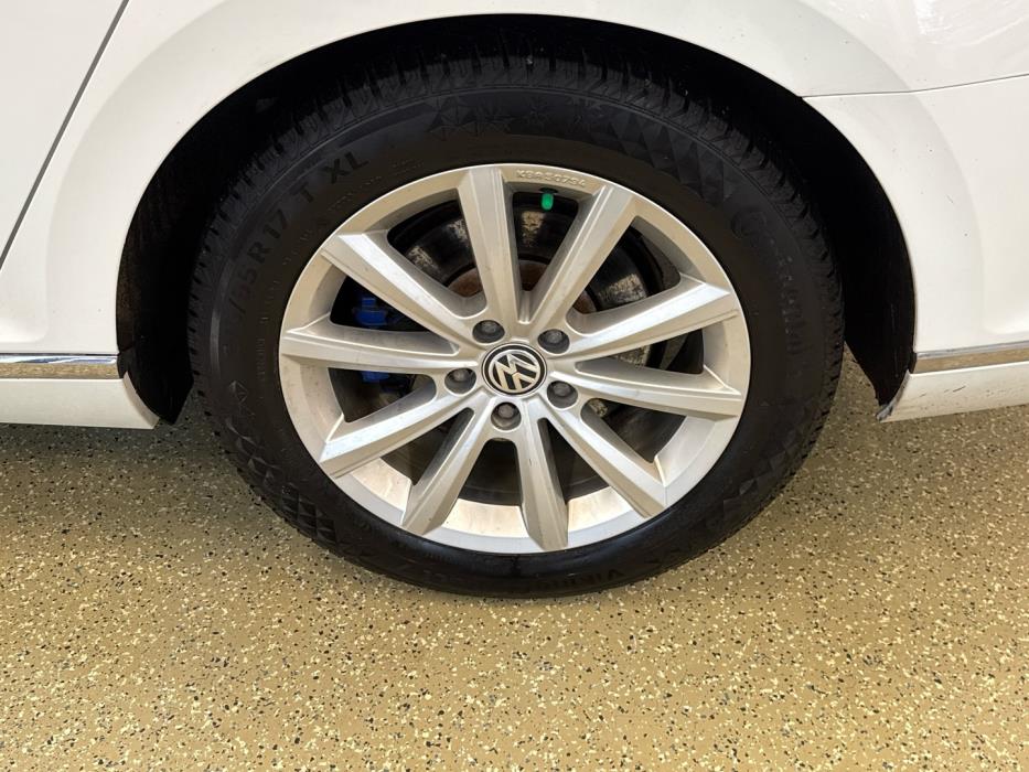 VOLKSWAGEN Passat 2016