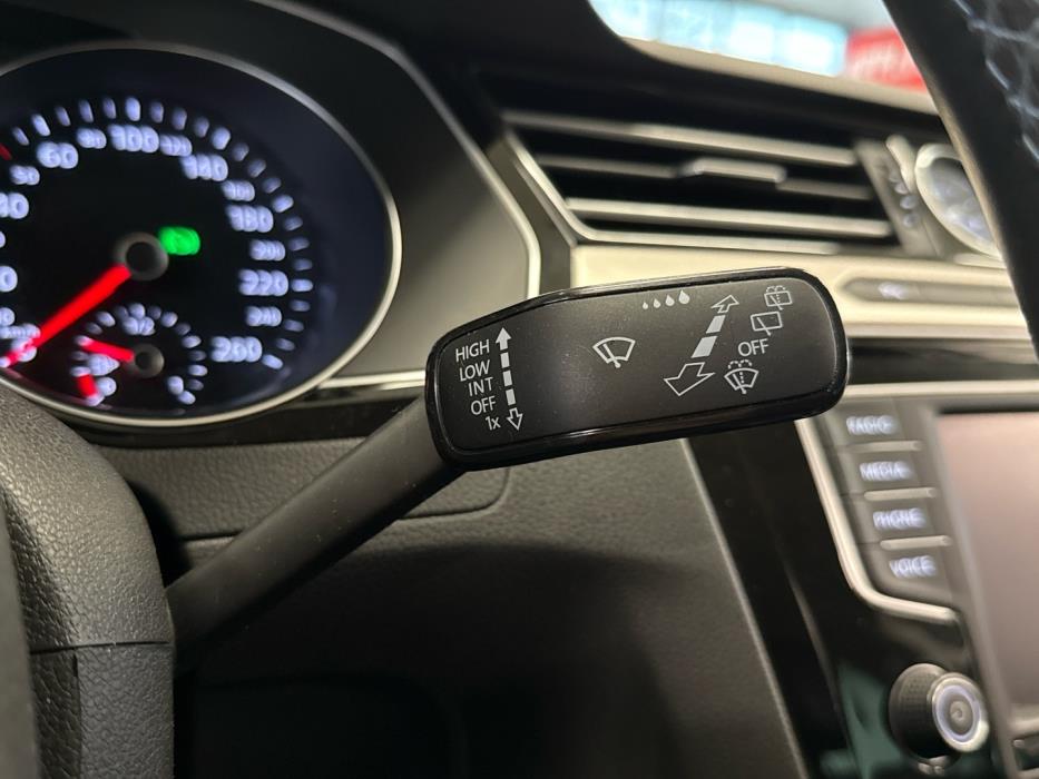 VOLKSWAGEN Passat 2016