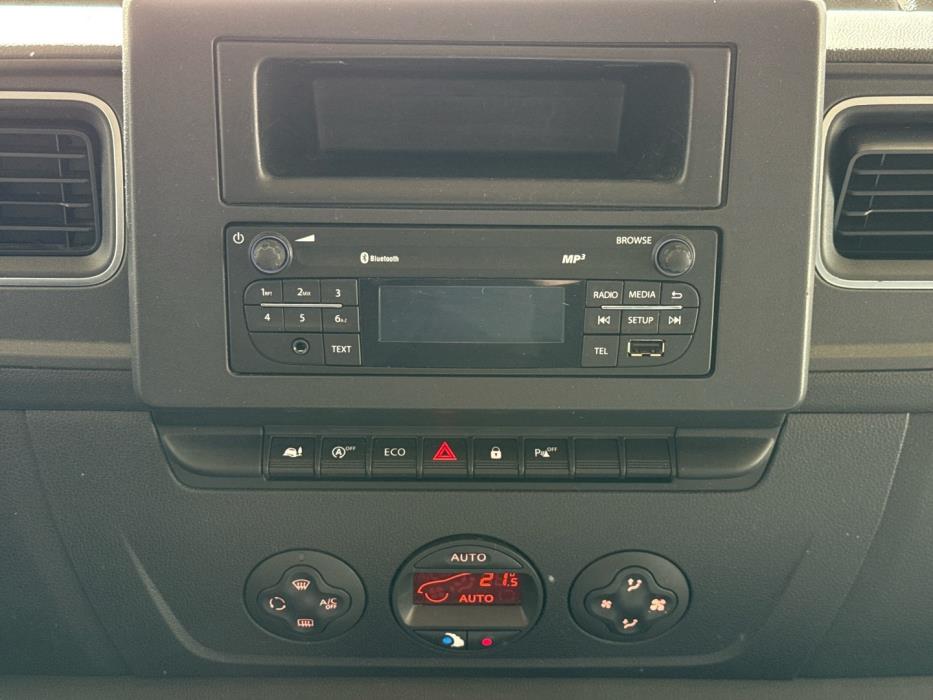 NISSAN NV400 2021