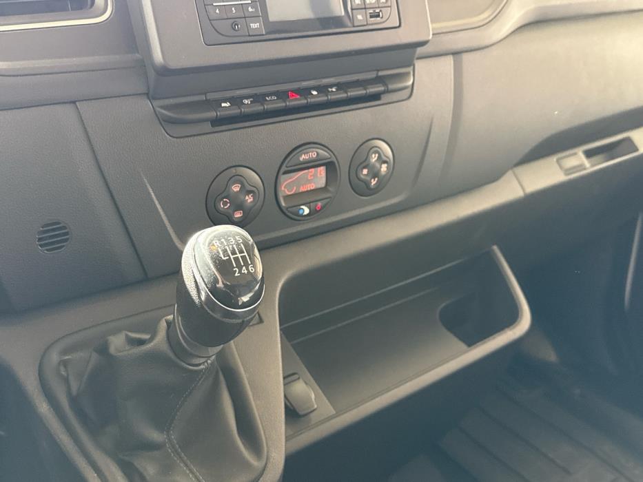 NISSAN NV400 2021