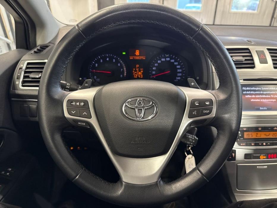 TOYOTA Avensis 2015