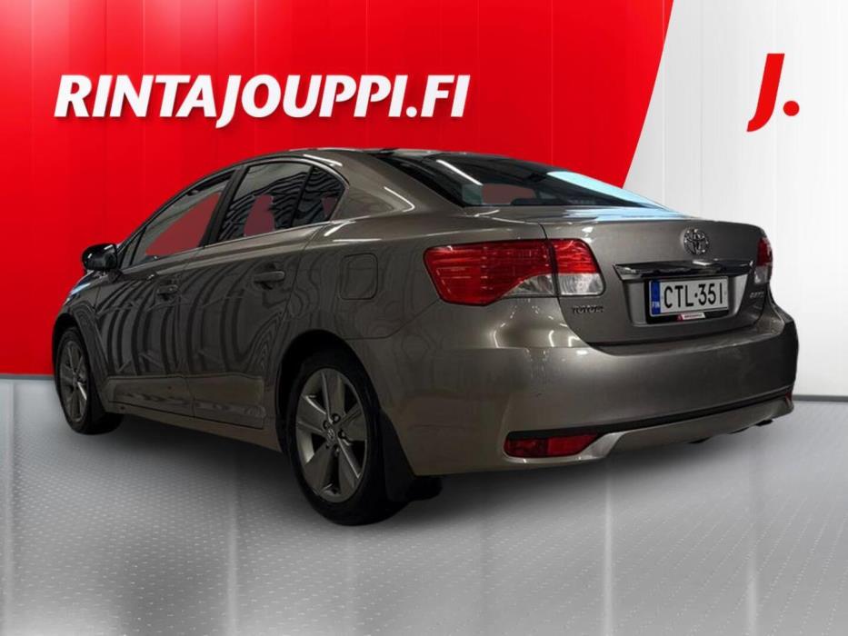 TOYOTA Avensis 2015
