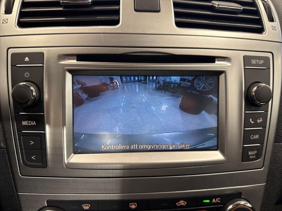 TOYOTA Avensis 2015