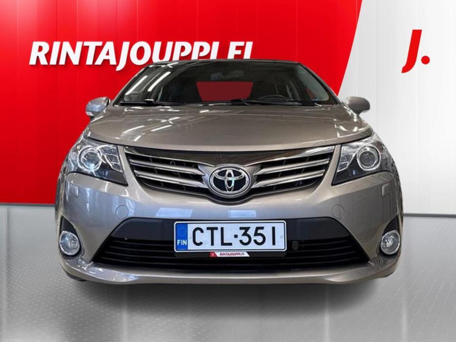 TOYOTA Avensis 2015