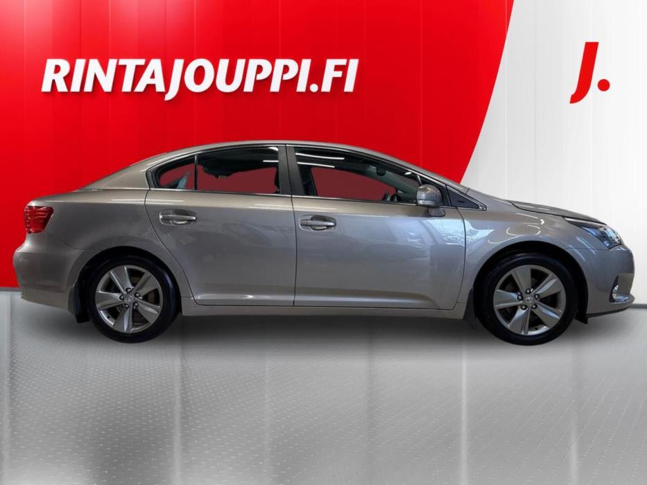 TOYOTA Avensis 2015