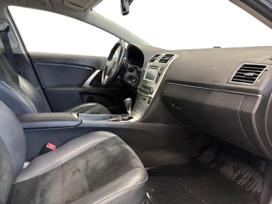 TOYOTA Avensis 2015