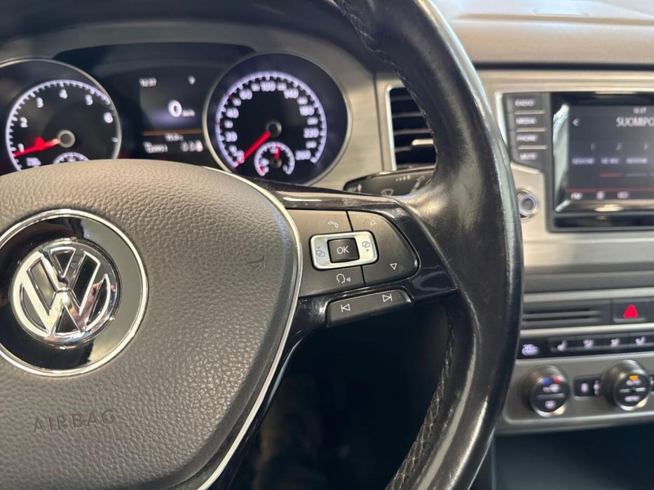 VOLKSWAGEN Golf Sportsvan 2015