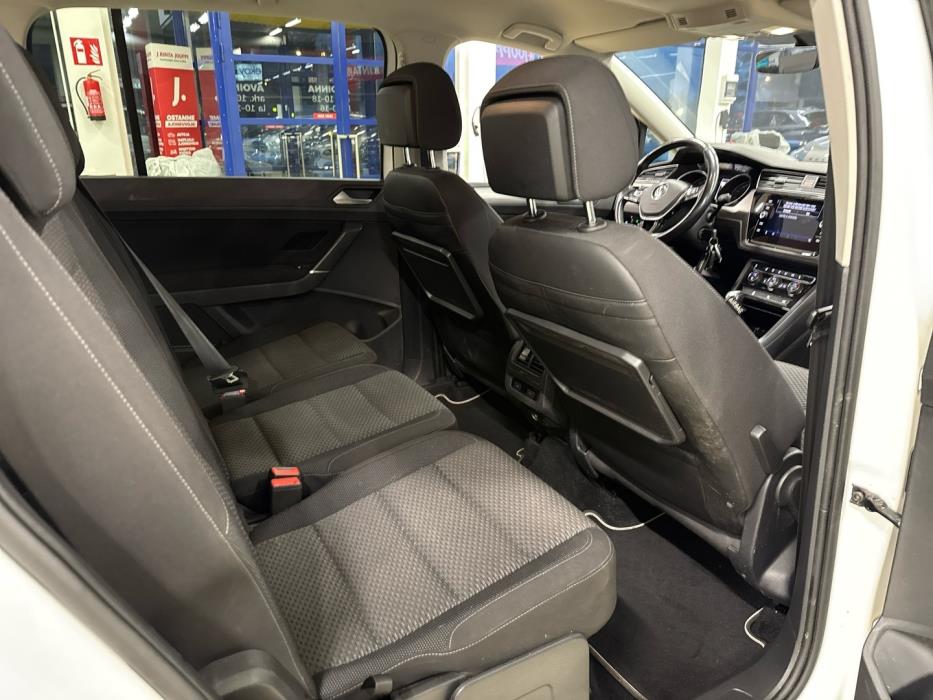 VOLKSWAGEN Touran 2018