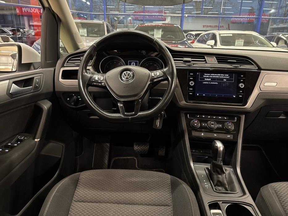VOLKSWAGEN Touran 2018
