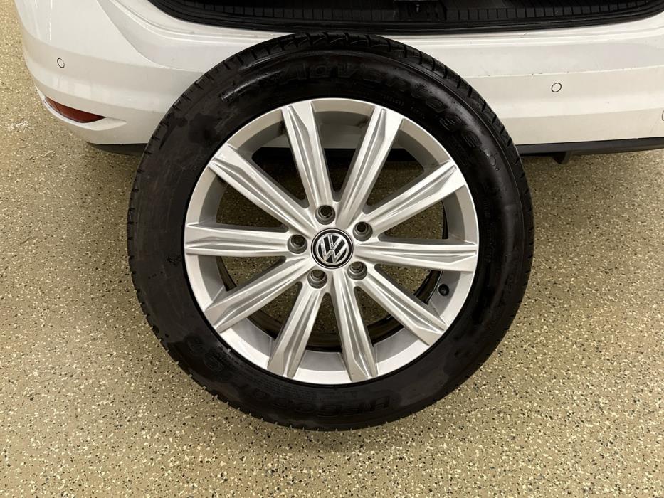 VOLKSWAGEN Touran 2018