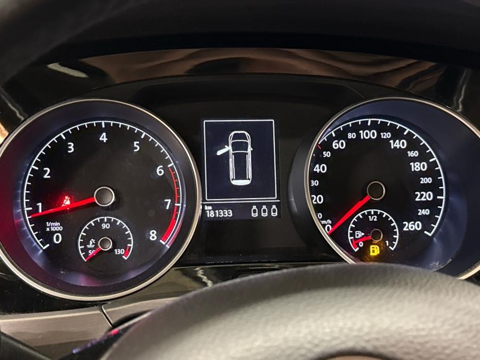 VOLKSWAGEN Touran 2018