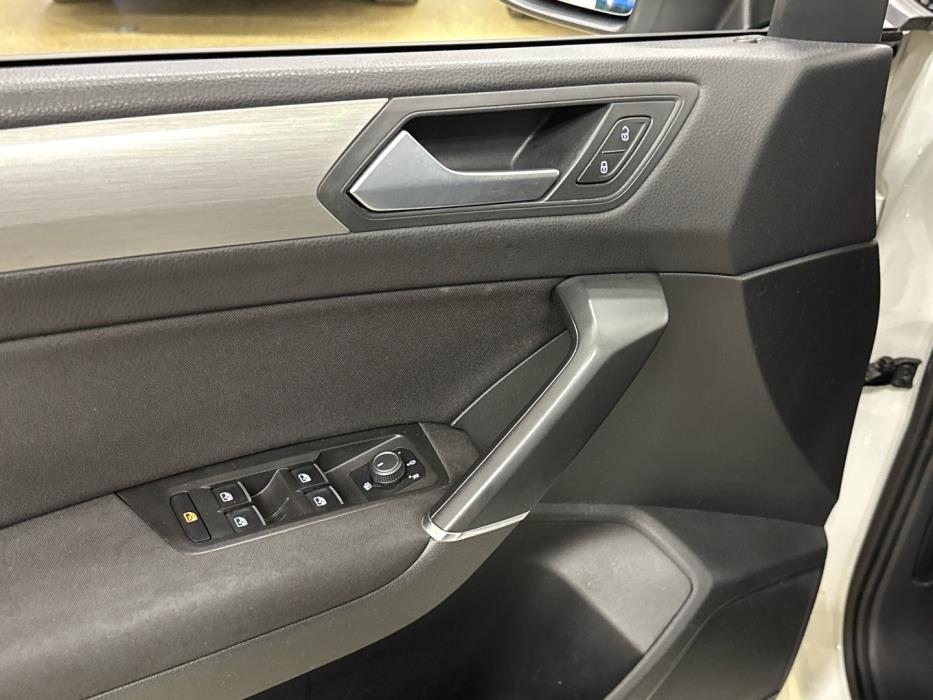 VOLKSWAGEN Touran 2018