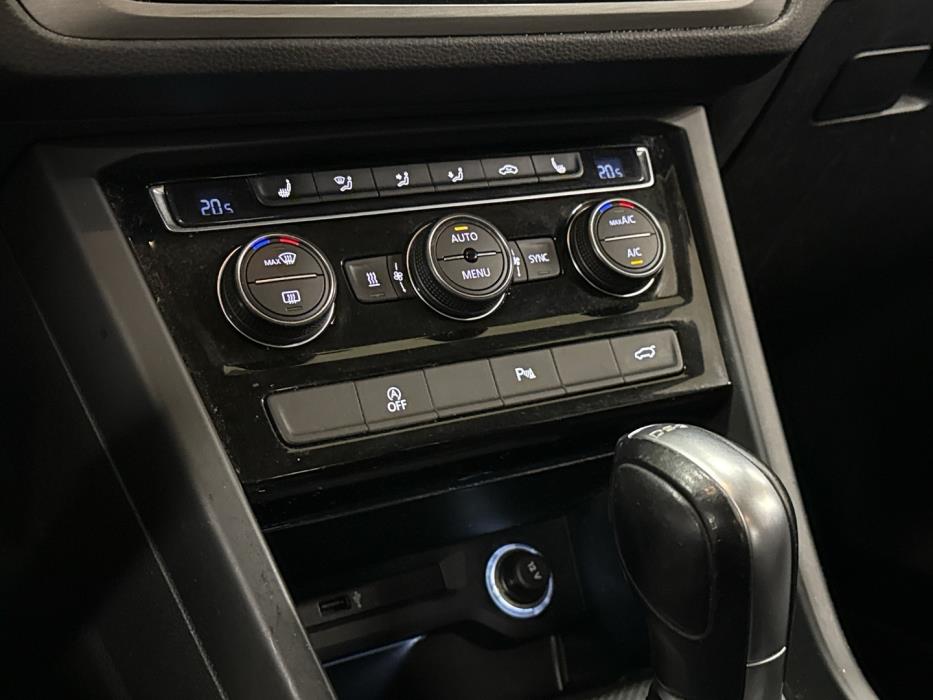 VOLKSWAGEN Touran 2018